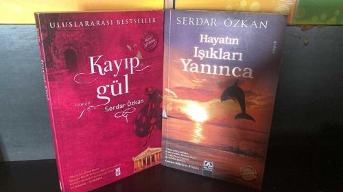 HAYATIN IŞIKLARI YANINCA - KAYIP GÜL (2 KİTAP)