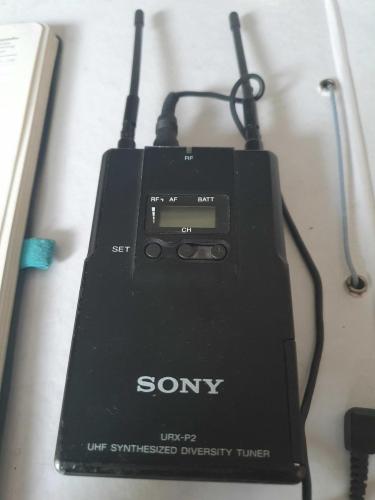 Sony telsiz aĺıcı, profesyonel ses ve video prodüksiyonlaŕında kullanılan  So y URX P2  UHF telsiz mikrofon alıcısı