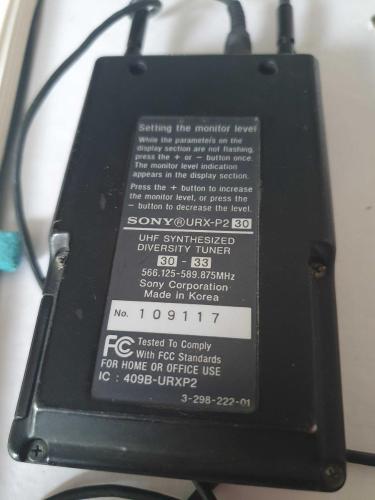 Sony telsiz aĺıcı, profesyonel ses ve video prodüksiyonlaŕında kullanılan  So y URX P2  UHF telsiz mikrofon alıcısı
