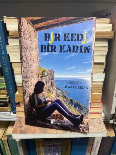 Bir kedi bir kadın