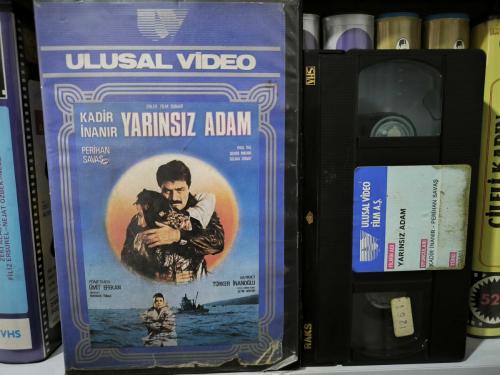 Yarınsız adam Kadir inanır vhs