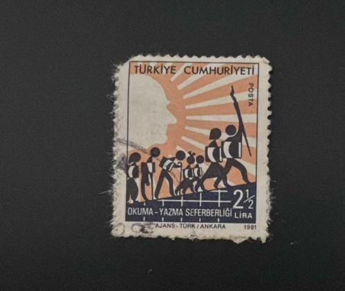 Türk Pulu - Turkish Stamp -  Postadan Geçmiş Pul Filateli -  DAMGALI - OKUMA - YAZMA SEFERBERLİĞİ TEMALI PUL, 2 1/2 LİRA - Türkiye Cumhuriyeti - NOSTALJİK DOĞUM GÜNÜ HEDİYESİ - 1981