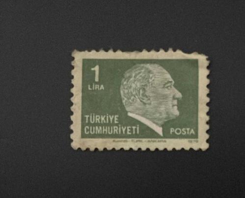 Türk Pulu - Turkish Stamp - Postadan Geçmiş Pul Filateli -  ATATÜRK TEMALI PUL , 1 LİRA - Türkiye Cumhuriyeti - NOSTALJİK DOĞUM GÜNÜ HEDİYESİ