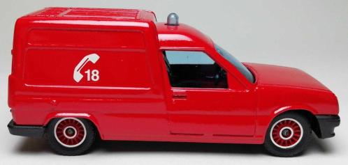 FRANSIZ SOLİDO MARKA İTFAİYE SERİSİ ''FRANSA RENAULT EXPRESS ACİL MÜDAHALE ARACI'' 1:43 ÖLÇEKLİ METAL GÖVDELİ MODEL ARABA KORUMA PAKETİNDE