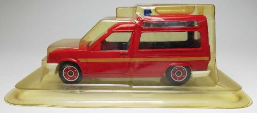 FRANSIZ SOLİDO MARKA İTFAİYE SERİSİ ''FRANSA RENAULT EXPRESS ACİL MÜDAHALE ARACI'' 1:43 ÖLÇEKLİ METAL GÖVDELİ MODEL ARABA KORUMA PAKETİNDE