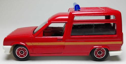 FRANSIZ SOLİDO MARKA İTFAİYE SERİSİ ''FRANSA RENAULT EXPRESS ACİL MÜDAHALE ARACI'' 1:43 ÖLÇEKLİ METAL GÖVDELİ MODEL ARABA KORUMA PAKETİNDE