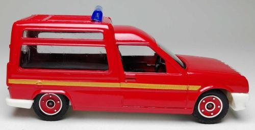 FRANSIZ SOLİDO MARKA İTFAİYE SERİSİ ''FRANSA RENAULT EXPRESS ACİL MÜDAHALE ARACI'' 1:43 ÖLÇEKLİ METAL GÖVDELİ MODEL ARABA KORUMA PAKETİNDE