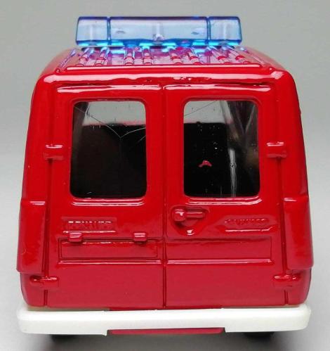 FRANSIZ SOLİDO MARKA İTFAİYE SERİSİ ''FRANSA RENAULT EXPRESS ACİL MÜDAHALE ARACI'' 1:43 ÖLÇEKLİ METAL GÖVDELİ MODEL ARABA KORUMA PAKETİNDE