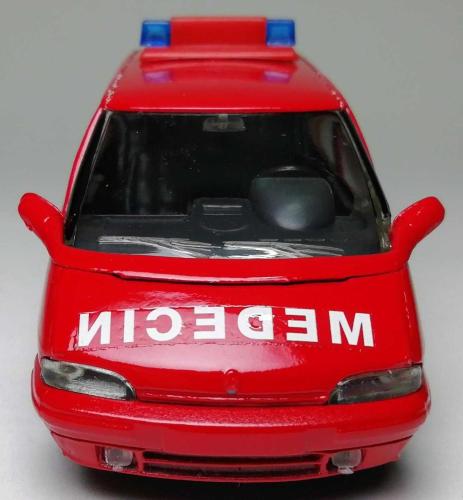 FRANSIZ SOLİDO MARKA İTFAİYE SERİSİ ''FRANSA RENAULT ESCAPE TIBBİ YARDIM'' 1:43 ÖLÇEKLİ METAL GÖVDELİ MODEL ARABA KORUMA PAKETİNDE