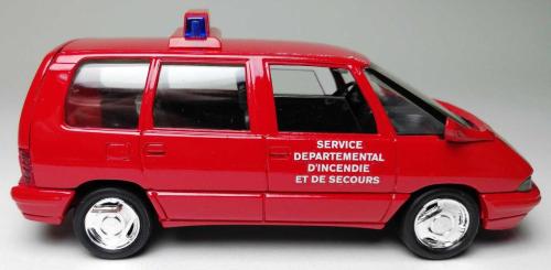 FRANSIZ SOLİDO MARKA İTFAİYE SERİSİ ''FRANSA RENAULT ESCAPE TIBBİ YARDIM'' 1:43 ÖLÇEKLİ METAL GÖVDELİ MODEL ARABA KORUMA PAKETİNDE