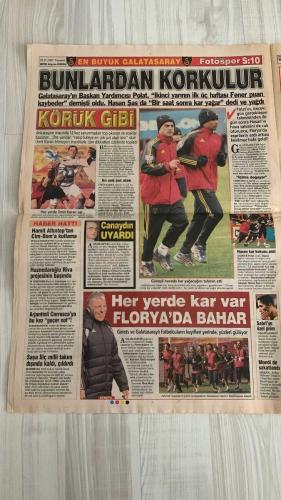 FOTOSPOR SPOR GAZETESİ - TURKISH NEWSPAPER - DOĞUM GÜNÜ HEDİYESİ  - EKSİKSİZ TAM TAKIM GAZETE -   29 OCAK 2007 PAZARTESİ  BOBO – NOBRE – RICO – YILDIRIM DEMİRÖREN – FATİH TÜRKER – SİNAN ENGİN – HAYRİ ÜLGEN – ZAFER ÖĞER – ADNAN POLAT – HASAN ŞAŞ – ÜMİT KARAN – HAMİT ALTINTOP – SEMİH HAZNEDAROĞLU – ÖZHAN CANAYDIN – CARRUSCA – SAŞA İLİÇ – JAVIER CLEMENTE – MONDRAGON – TOMAS – YAKUP SEVİNDİK – ŞİNASİ SERÇE – HÜSEYİN ÇAĞLAR – AZİZ YILDIRIM – APPIAH – EDU – UĞUR BORAL – SERDAR KULBİLGE – TUNCAY ŞANLI  FENERBAHÇE: ERCİYESSPOR MAÇINDA SON DAKİKADA BERABERLİK – ZICO’NUN DİLİ SÜRÇTÜ, ELEŞTİRİLER ARTTI – SERKAN VE APPIAH KAVGAYI BARIŞA ÇEVİRDİ – EDU VE UĞUR: “ARKADAŞLIK ÜST DÜZEYDE” – VOLKAN’IN YEDİĞİ GOL SONRASI KUPADA KALECİ SERDAR KULBİLGE OYNAYABİLİR – TUNCAY VE APPIAH’IN FORMSUZLUĞU ELEŞTİRİ KONUSU – KEZMAN: “100. YILA ADIMI YAZDIRMALIYIM.”  GALATASARAY: ANKARASPOR’U 2-0 YENDİ – GOLLER HAKAN ŞÜKÜR VE SABRİ’DEN – PUAN FARKI 5’E İNDİ – ÜMİT KARAN: “HER YERDE VARIM” – ADNAN POLAT: “FENERBAHÇE İ