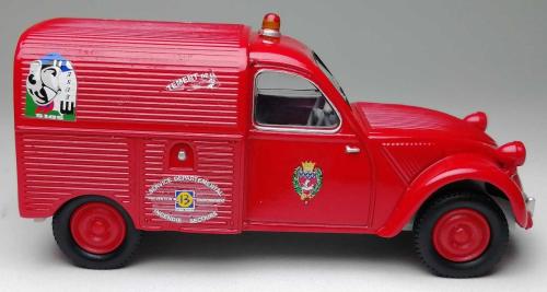 FRANSIZ SOLİDO MARKA İTFAİYE SERİSİ ''FRANSA CİTROEN 2CV CAMIONETTE'' 1:50 ÖLÇEKLİ METAL GÖVDELİ MODEL ARABA KORUMA PAKETİNDE