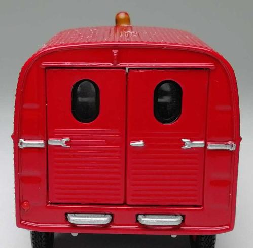 FRANSIZ SOLİDO MARKA İTFAİYE SERİSİ ''FRANSA CİTROEN 2CV CAMIONETTE'' 1:50 ÖLÇEKLİ METAL GÖVDELİ MODEL ARABA KORUMA PAKETİNDE