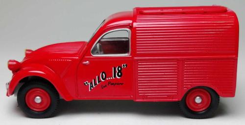 FRANSIZ SOLİDO MARKA İTFAİYE SERİSİ ''FRANSA CİTROEN 2CV CAMIONETTE ACİL MÜDAHALE ARACI'' 1:50 ÖLÇEKLİ METAL GÖVDELİ MODEL ARABA KORUMA PAKETİNDE