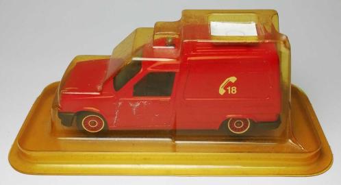 FRANSIZ SOLİDO MARKA İTFAİYE SERİSİ ''FRANSA RENAULT EXPRESS ACİL MÜDAHALE ARACI'' 1:43 ÖLÇEKLİ METAL GÖVDELİ MODEL ARABA KORUMA PAKETİNDE
