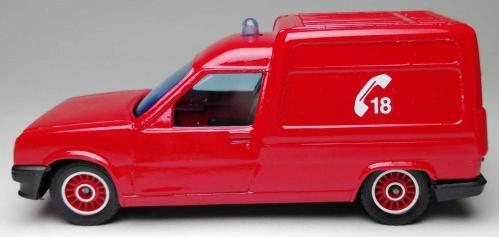 FRANSIZ SOLİDO MARKA İTFAİYE SERİSİ ''FRANSA RENAULT EXPRESS ACİL MÜDAHALE ARACI'' 1:43 ÖLÇEKLİ METAL GÖVDELİ MODEL ARABA KORUMA PAKETİNDE