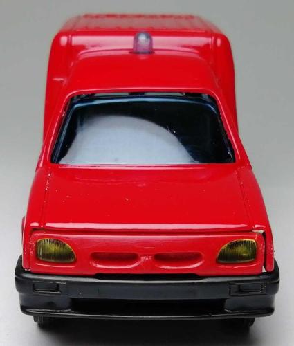 FRANSIZ SOLİDO MARKA İTFAİYE SERİSİ ''FRANSA RENAULT EXPRESS ACİL MÜDAHALE ARACI'' 1:43 ÖLÇEKLİ METAL GÖVDELİ MODEL ARABA KORUMA PAKETİNDE