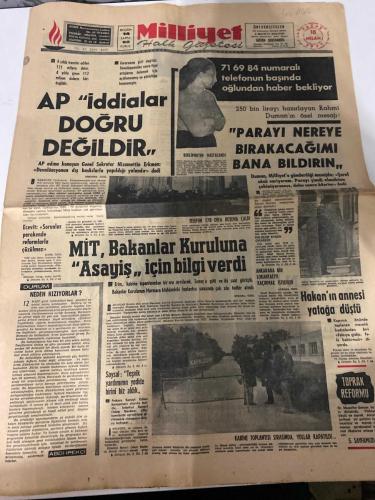 MİLLİYET GAZETESİ - DOĞUM GÜNÜ HEDİYESİ (TURKISH NEWSPAPPER) - 18 NİSAN 1971 - SADECE DÖRT SAYFADIR -Nizamettin Erkmen - Bülent Ecevit - Talat Halman - Fakir Baykurt - Turgay Seren - Toman Güray - Naci Özkaya - Ragibe Tunaveli - AP iddialar doğru değildir - Parayı nereye bırakacağımı bana bildirin - MİT Bakanlar Kuruluna Asayiş için bilgi verdi - Hakanın annesi yatağa düştü - ABD yardımı ve Türkiye - Alpaka denince akla gelen tek Alpaka Güney Sanayi - Sayın sinema severlere - Sivas Giresun - Düzcespor Konyada Konyasporla oynuyor - Türkiyede hakem sorunu - Ergun un milli kadroya alınmaması tenkid ediliyor - Milli takımın moral gezisi sona erdi - Hacettepe Feriköyden hayati bir puan aldı - Maçın tenkidi