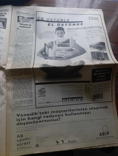 Hürriyet Gazetesi - Turkish Newspaper - 29 Ekim 2000 - Bugün 29 Ekim Cumhuriyet Bayramı Cumhuriyetin 77. Kuruluş yıldönümünü coşkuyla kutluyoruz - Cumhurbaşkanı Ahmet Necdet Sezer TBMM'de kutlamaları kabul edecek - bu yılki Cumhuriyet Bayramı törenlerinde Kuvayi milliye Derneği üyelerine üniforma giyme ve silah taşıma yasağı getirildi - ABD Başkanı Bill Clinton Türkiye'nin 29 Ekim Cumhuriyet Bayramını kutladı - Atatürk'ün yatı Savarona'nın çıplak ünlüleri fotoğraf - kutlu olsun ama yazan Emin Çölaşan - Cumhuriyet ve yeni liderlik yazan Zeynep Atikkan - D&R Cumhuriyetin 77'inci yılı kutlu olsun - Dufy gömlek ATA'mızla Yaka'mızla gurur duyuyoruz - Atatürk'ün manevi kızı Ülkü Adatepe'nin köşesi - ADD öncülüğünde 24 saat aralıksız söylev okuma etkinliği başladı - HADEP ilk kez Cumhuriyet Bayramı kutlamalarında - Fazilet Partisi genel başkanı Recai Kutan Cumhuriyet başarılı değil - Recep Tayyip Erdoğan'dan gelenekçilere tepki - sürekli Cumhuriyet yazan Ferai Tınç - 29 Ekim 1923