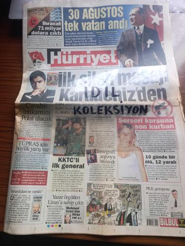 Hürriyet Gazetesi - Turkish Newspaper - 30 Ağustos 2005 - 30 Ağustos tek vatan andı - Türk milleti Mustafa Kemal Atatürk komutasında düşmanı vatan topraklarından attığı Büyük Taarruz'un 83. Yıldönümünü bugün törenle kutluyor - Cumhurbaşkanı Ahmet Necdet Sezer Bayram mesajında birlik mesajı vererek Türkiye Cumhuriyeti'nin anayasada çizilen tekil yapısı ülkesi ve Ulusu ile bölünmez bütünlüğü korunacak dedi - Polat Alemdar amerikalılardan çuvalın intikamını alacak - geçilmez Gelibolu şimdi geçiliyor yazan Yalçın Doğan - CHP İzmir milletvekili Bülent Baratalı Turgut Özakman'ın Şu çılgın Türkler kitabı okullarda yardımcı kitap diye okutulsun önerisi - Nazım Hikmet Kuvayi milliye destanından bir bölüm - anıtkabir'deki törende Orgeneral Hilmi Özkök Atatürk'ün kabrine çelenk koyarak saygı duruşunda bulunacak - Başbakan Recep Tayyip Erdoğan Atatürk'ün yolundayız - dünyanın en büyük bayrağı olarak dikilen dev Türk bayrağı topkule kışlasına serildi Fotoğrafı - Mehmet Ağar mesaj - 30 Ağustos 1922
