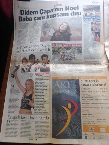 Hürriyet Gazetesi - Turkish Newspaper - 30 Ağustos 2005 - 30 Ağustos tek vatan andı - Türk milleti Mustafa Kemal Atatürk komutasında düşmanı vatan topraklarından attığı Büyük Taarruz'un 83. Yıldönümünü bugün törenle kutluyor - Cumhurbaşkanı Ahmet Necdet Sezer Bayram mesajında birlik mesajı vererek Türkiye Cumhuriyeti'nin anayasada çizilen tekil yapısı ülkesi ve Ulusu ile bölünmez bütünlüğü korunacak dedi - Polat Alemdar amerikalılardan çuvalın intikamını alacak - geçilmez Gelibolu şimdi geçiliyor yazan Yalçın Doğan - CHP İzmir milletvekili Bülent Baratalı Turgut Özakman'ın Şu çılgın Türkler kitabı okullarda yardımcı kitap diye okutulsun önerisi - Nazım Hikmet Kuvayi milliye destanından bir bölüm - anıtkabir'deki törende Orgeneral Hilmi Özkök Atatürk'ün kabrine çelenk koyarak saygı duruşunda bulunacak - Başbakan Recep Tayyip Erdoğan Atatürk'ün yolundayız - dünyanın en büyük bayrağı olarak dikilen dev Türk bayrağı topkule kışlasına serildi Fotoğrafı - Mehmet Ağar mesaj - 30 Ağustos 1922