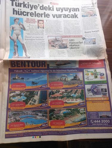 Hürriyet Gazetesi - Turkish Newspaper - 30 Ağustos 2005 - 30 Ağustos tek vatan andı - Türk milleti Mustafa Kemal Atatürk komutasında düşmanı vatan topraklarından attığı Büyük Taarruz'un 83. Yıldönümünü bugün törenle kutluyor - Cumhurbaşkanı Ahmet Necdet Sezer Bayram mesajında birlik mesajı vererek Türkiye Cumhuriyeti'nin anayasada çizilen tekil yapısı ülkesi ve Ulusu ile bölünmez bütünlüğü korunacak dedi - Polat Alemdar amerikalılardan çuvalın intikamını alacak - geçilmez Gelibolu şimdi geçiliyor yazan Yalçın Doğan - CHP İzmir milletvekili Bülent Baratalı Turgut Özakman'ın Şu çılgın Türkler kitabı okullarda yardımcı kitap diye okutulsun önerisi - Nazım Hikmet Kuvayi milliye destanından bir bölüm - anıtkabir'deki törende Orgeneral Hilmi Özkök Atatürk'ün kabrine çelenk koyarak saygı duruşunda bulunacak - Başbakan Recep Tayyip Erdoğan Atatürk'ün yolundayız - dünyanın en büyük bayrağı olarak dikilen dev Türk bayrağı topkule kışlasına serildi Fotoğrafı - Mehmet Ağar mesaj - 30 Ağustos 1922