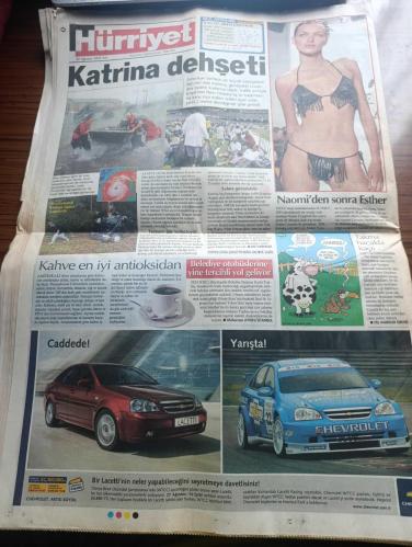 Hürriyet Gazetesi - Turkish Newspaper - 30 Ağustos 2005 - 30 Ağustos tek vatan andı - Türk milleti Mustafa Kemal Atatürk komutasında düşmanı vatan topraklarından attığı Büyük Taarruz'un 83. Yıldönümünü bugün törenle kutluyor - Cumhurbaşkanı Ahmet Necdet Sezer Bayram mesajında birlik mesajı vererek Türkiye Cumhuriyeti'nin anayasada çizilen tekil yapısı ülkesi ve Ulusu ile bölünmez bütünlüğü korunacak dedi - Polat Alemdar amerikalılardan çuvalın intikamını alacak - geçilmez Gelibolu şimdi geçiliyor yazan Yalçın Doğan - CHP İzmir milletvekili Bülent Baratalı Turgut Özakman'ın Şu çılgın Türkler kitabı okullarda yardımcı kitap diye okutulsun önerisi - Nazım Hikmet Kuvayi milliye destanından bir bölüm - anıtkabir'deki törende Orgeneral Hilmi Özkök Atatürk'ün kabrine çelenk koyarak saygı duruşunda bulunacak - Başbakan Recep Tayyip Erdoğan Atatürk'ün yolundayız - dünyanın en büyük bayrağı olarak dikilen dev Türk bayrağı topkule kışlasına serildi Fotoğrafı - Mehmet Ağar mesaj - 30 Ağustos 1922