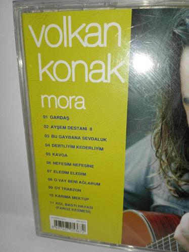 Cd Volkan Konak Mora albümü. Orijinal. Disk ve kartonet tertemiz. Sorunsuz çalışıyor. Koleksiyonluk