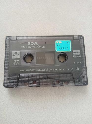 EDA ÖZÜLKÜ PAROLAYI SÖYLE Kartonet yok sadece kaset