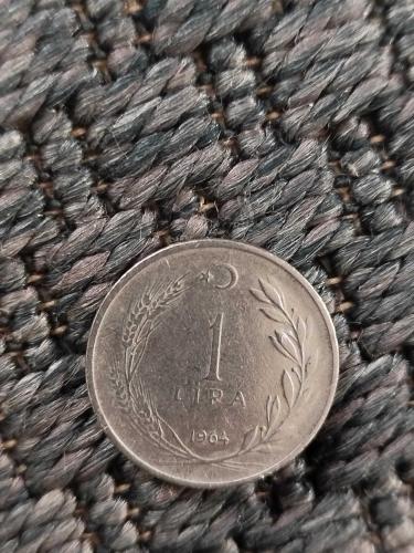 1 Lira 3 adet var