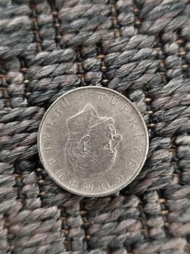 1 Lira 3 adet var