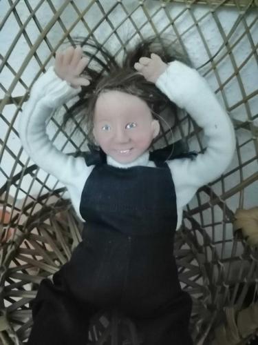 EL YAPIMI NEŞELİ BEBEK ÇOK DEĞİŞİK BİR KARAKTER BOY 30 CM AYAKKABILI