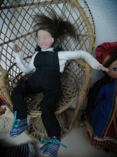 EL YAPIMI NEŞELİ BEBEK ÇOK DEĞİŞİK BİR KARAKTER BOY 30 CM AYAKKABILI