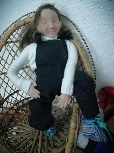 EL YAPIMI NEŞELİ BEBEK ÇOK DEĞİŞİK BİR KARAKTER BOY 30 CM AYAKKABILI
