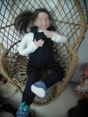 EL YAPIMI NEŞELİ BEBEK ÇOK DEĞİŞİK BİR KARAKTER BOY 30 CM AYAKKABILI