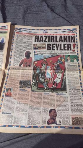 FANATİK BASKET HAFTALIK BASKETBOL GAZETESİ TURKISH NEWSPAPER - DOĞUM GÜNÜ HEDİYESİ  - TAM TAKIM EKSİKSİZ GAZETE   7-13 EKİM - 2003 - 358 -  FINAL-FOUR YOLCULARI - SEVİNCİMSİN MUTLULUKSUN - YEPYENİ KAF KAF - BASKETBOLUN GERÇEK KRALİÇESİ - SANA ÖYLE HASRETİM Kİ - HAZIRLANIN BEYLER!.. - BIR SUÇLU ARANIYOR - YENİ SEZON ESKİ TABLO - METİN OYAK RENAULT TEKEL TELEKOM ÇOK RAHAT - UFAK SAHNEYE ÇIKTI - ÜLKER'İN İBO'SU VAR - FENER'E TOFAŞ ÇARPTI - UYUM TAMAM - ERKAN KANARYA'YI UÇURDU - ŞEMSETTİN ŞOV - ANKARALILAR KAPIŞTI - EFES'SİZ OLMAZ Kİ! - KARTAL BU KEZ UÇTU - KLASİK SONUÇ - EL AMİN YETMEZ - ERDEMİR'DEN BU KADAR - KAF-KAF SON ANDA - ERMAL SIRTLADI - KARŞIYAKA COŞTU - CIM BOM TURU KAPTI - KOLEJ DİRENEMEDİ - ASLAN KÖTÜ BAŞLADI - ABD'Lİ ATEŞİ - DAÇKA 2. UZATMADA - TUBORG'UN SÜRPRİZİ VAR - İSYAN BAŞLAMADAN SONA ERDI - MURAT AŞIK - METIN AŞIK - HÜSEYİN YAVUZ - AYDIN ÖRS - ÜMİT AVCI - İBRAHİM KUTLUAY - EL AMİN - ERMAL - RESTATAL FREM - ERKAN - ŞEMSETTİN - MEHMET ALİ YALÇINDAĞ - MEHMET Y. YILMAZ -