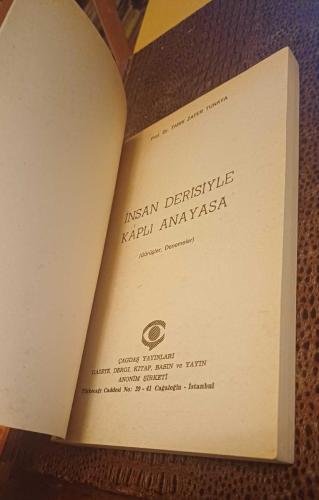 İNSAN DERİSİYLE KAPLI ANAYASA