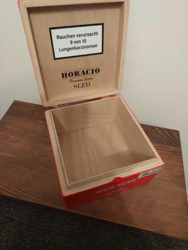 Kırmızı Ahşap Puro Kutusu