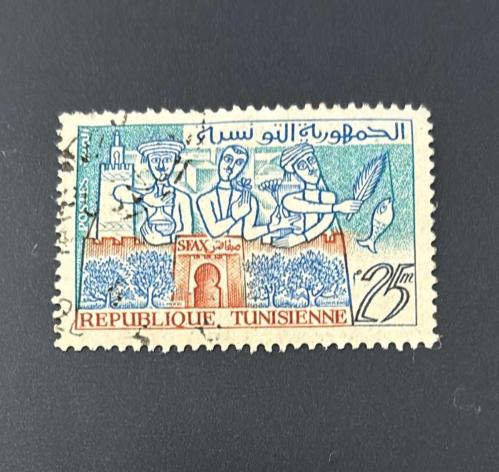 Tunus Pulu - Tunisie Stamp - Postadan Geçmiş Pul Filateli -Damgalı - Sfax'ın önemli sanayilerinin sembolleri olan Sfax'ın yağ, çiçek ve balıkları sanat eserlerini tasvir eden pul, 25 PARA  - YABANCI PULLAR - NOSTALJİK DOĞUM GÜNÜ HEDİYESİ