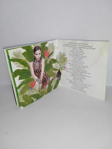 CD Gülşen bangır bangır albümü. Orijinal. Dinlemeyi etkilemeyen yoğun çizikler ile kartonetindeki sayfalarda leke ve yıpranmalar var. CD sorunsuz çalışıyor.