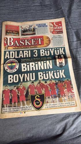 FANATİK BASKET HAFTALIK BASKETBOL GAZETESİ TURKISH NEWSPAPER - DOĞUM GÜNÜ HEDİYESİ  - TAM TAKIM EKSİKSİZ GAZETE 9-15- KASIM   - 2004  - 415 - AYDIN ÖRS İLE ONE ON ONE  - CUMHURBAŞKANLIĞI EFES'İN  - SEZONUN İLK KUPASI LACİVERT-BEYAZLILARIN OLDU  - KIZLARDA KUPA ERDEMİR'İN  - EFES PİLSEN, ÜLKER'İ BURUK BİR MÜCADELENİN ARDINDAN DEVİREREK KUPAYI MÜZESİNE GÖTÜRDÜ  - TÜRKİYE KUPASI'NDA FENERBAHÇE RÜZGARI  - TARAF OLMAK  - AVRUPA YOLCULUĞU BAŞLIYOR  - LİGİN EN GENÇ ANTRENÖRÜ OKAN ÇEVİK  - BÜYÜK HEDEF AVRUPA  - BANVİT GUARDINI YENİLEDİ  - TELEKOM'A YENİ GUARD  - KAMP DÖNEMİ BAŞLADI  - MEHMET OKUR UTAH JAZZ MEDYA GÜNÜNDE EN ÇOK İLGİ ÇEKEN İSİMDİ  - HİDAYET TÜRKOĞLU ORLANDO MAGIC KAMPIYLA BÜTÜNLEŞTİ  - WNBA'DE ŞAMPİYON SEATTLE STORM  - BETTY LENNOX EN DEĞERLİ OYUNCU SEÇİLDİ  - AYDIN ÖRS  - YILDIRIM DEMİRÖREN  - MEHMET ALİ ŞAHİN  - CEM ATABEYOĞLU  - MEHMET BATURALP  - ASIM  - JENSEN  - SUNDERS  - PHILLIPS  - ENGİN  - HAKAN KÖSEOĞLU  - BARIŞ ÖZCAN  - ROBERSON  - ESAT YILMAER  - JOHNSON  -