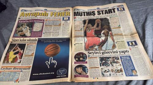 FANATİK BASKET HAFTALIK BASKETBOL GAZETESİ TURKISH NEWSPAPER - DOĞUM GÜNÜ HEDİYESİ  - TAM TAKIM EKSİKSİZ GAZETE 9-15- KASIM   - 2004  - 415 - AYDIN ÖRS İLE ONE ON ONE  - CUMHURBAŞKANLIĞI EFES'İN  - SEZONUN İLK KUPASI LACİVERT-BEYAZLILARIN OLDU  - KIZLARDA KUPA ERDEMİR'İN  - EFES PİLSEN, ÜLKER'İ BURUK BİR MÜCADELENİN ARDINDAN DEVİREREK KUPAYI MÜZESİNE GÖTÜRDÜ  - TÜRKİYE KUPASI'NDA FENERBAHÇE RÜZGARI  - TARAF OLMAK  - AVRUPA YOLCULUĞU BAŞLIYOR  - LİGİN EN GENÇ ANTRENÖRÜ OKAN ÇEVİK  - BÜYÜK HEDEF AVRUPA  - BANVİT GUARDINI YENİLEDİ  - TELEKOM'A YENİ GUARD  - KAMP DÖNEMİ BAŞLADI  - MEHMET OKUR UTAH JAZZ MEDYA GÜNÜNDE EN ÇOK İLGİ ÇEKEN İSİMDİ  - HİDAYET TÜRKOĞLU ORLANDO MAGIC KAMPIYLA BÜTÜNLEŞTİ  - WNBA'DE ŞAMPİYON SEATTLE STORM  - BETTY LENNOX EN DEĞERLİ OYUNCU SEÇİLDİ  - AYDIN ÖRS  - YILDIRIM DEMİRÖREN  - MEHMET ALİ ŞAHİN  - CEM ATABEYOĞLU  - MEHMET BATURALP  - ASIM  - JENSEN  - SUNDERS  - PHILLIPS  - ENGİN  - HAKAN KÖSEOĞLU  - BARIŞ ÖZCAN  - ROBERSON  - ESAT YILMAER  - JOHNSON  -