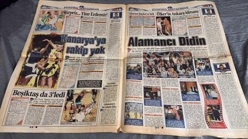 FANATİK BASKET HAFTALIK BASKETBOL GAZETESİ TURKISH NEWSPAPER - DOĞUM GÜNÜ HEDİYESİ  - TAM TAKIM EKSİKSİZ GAZETE 9-15- KASIM   - 2004  - 415 - AYDIN ÖRS İLE ONE ON ONE  - CUMHURBAŞKANLIĞI EFES'İN  - SEZONUN İLK KUPASI LACİVERT-BEYAZLILARIN OLDU  - KIZLARDA KUPA ERDEMİR'İN  - EFES PİLSEN, ÜLKER'İ BURUK BİR MÜCADELENİN ARDINDAN DEVİREREK KUPAYI MÜZESİNE GÖTÜRDÜ  - TÜRKİYE KUPASI'NDA FENERBAHÇE RÜZGARI  - TARAF OLMAK  - AVRUPA YOLCULUĞU BAŞLIYOR  - LİGİN EN GENÇ ANTRENÖRÜ OKAN ÇEVİK  - BÜYÜK HEDEF AVRUPA  - BANVİT GUARDINI YENİLEDİ  - TELEKOM'A YENİ GUARD  - KAMP DÖNEMİ BAŞLADI  - MEHMET OKUR UTAH JAZZ MEDYA GÜNÜNDE EN ÇOK İLGİ ÇEKEN İSİMDİ  - HİDAYET TÜRKOĞLU ORLANDO MAGIC KAMPIYLA BÜTÜNLEŞTİ  - WNBA'DE ŞAMPİYON SEATTLE STORM  - BETTY LENNOX EN DEĞERLİ OYUNCU SEÇİLDİ  - AYDIN ÖRS  - YILDIRIM DEMİRÖREN  - MEHMET ALİ ŞAHİN  - CEM ATABEYOĞLU  - MEHMET BATURALP  - ASIM  - JENSEN  - SUNDERS  - PHILLIPS  - ENGİN  - HAKAN KÖSEOĞLU  - BARIŞ ÖZCAN  - ROBERSON  - ESAT YILMAER  - JOHNSON  -