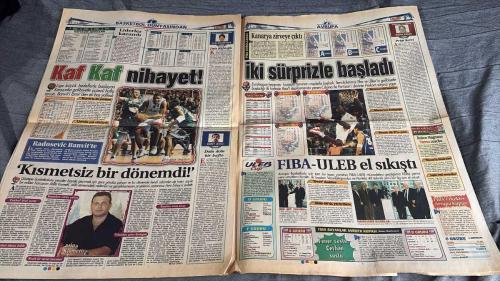 FANATİK BASKET HAFTALIK BASKETBOL GAZETESİ TURKISH NEWSPAPER - DOĞUM GÜNÜ HEDİYESİ  - TAM TAKIM EKSİKSİZ GAZETE 9-15- KASIM   - 2004  - 415 - AYDIN ÖRS İLE ONE ON ONE  - CUMHURBAŞKANLIĞI EFES'İN  - SEZONUN İLK KUPASI LACİVERT-BEYAZLILARIN OLDU  - KIZLARDA KUPA ERDEMİR'İN  - EFES PİLSEN, ÜLKER'İ BURUK BİR MÜCADELENİN ARDINDAN DEVİREREK KUPAYI MÜZESİNE GÖTÜRDÜ  - TÜRKİYE KUPASI'NDA FENERBAHÇE RÜZGARI  - TARAF OLMAK  - AVRUPA YOLCULUĞU BAŞLIYOR  - LİGİN EN GENÇ ANTRENÖRÜ OKAN ÇEVİK  - BÜYÜK HEDEF AVRUPA  - BANVİT GUARDINI YENİLEDİ  - TELEKOM'A YENİ GUARD  - KAMP DÖNEMİ BAŞLADI  - MEHMET OKUR UTAH JAZZ MEDYA GÜNÜNDE EN ÇOK İLGİ ÇEKEN İSİMDİ  - HİDAYET TÜRKOĞLU ORLANDO MAGIC KAMPIYLA BÜTÜNLEŞTİ  - WNBA'DE ŞAMPİYON SEATTLE STORM  - BETTY LENNOX EN DEĞERLİ OYUNCU SEÇİLDİ  - AYDIN ÖRS  - YILDIRIM DEMİRÖREN  - MEHMET ALİ ŞAHİN  - CEM ATABEYOĞLU  - MEHMET BATURALP  - ASIM  - JENSEN  - SUNDERS  - PHILLIPS  - ENGİN  - HAKAN KÖSEOĞLU  - BARIŞ ÖZCAN  - ROBERSON  - ESAT YILMAER  - JOHNSON  -