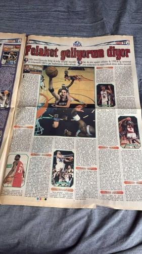 FANATİK BASKET HAFTALIK BASKETBOL GAZETESİ TURKISH NEWSPAPER - DOĞUM GÜNÜ HEDİYESİ  - TAM TAKIM EKSİKSİZ GAZETE 9-15- KASIM   - 2004  - 415 - AYDIN ÖRS İLE ONE ON ONE  - CUMHURBAŞKANLIĞI EFES'İN  - SEZONUN İLK KUPASI LACİVERT-BEYAZLILARIN OLDU  - KIZLARDA KUPA ERDEMİR'İN  - EFES PİLSEN, ÜLKER'İ BURUK BİR MÜCADELENİN ARDINDAN DEVİREREK KUPAYI MÜZESİNE GÖTÜRDÜ  - TÜRKİYE KUPASI'NDA FENERBAHÇE RÜZGARI  - TARAF OLMAK  - AVRUPA YOLCULUĞU BAŞLIYOR  - LİGİN EN GENÇ ANTRENÖRÜ OKAN ÇEVİK  - BÜYÜK HEDEF AVRUPA  - BANVİT GUARDINI YENİLEDİ  - TELEKOM'A YENİ GUARD  - KAMP DÖNEMİ BAŞLADI  - MEHMET OKUR UTAH JAZZ MEDYA GÜNÜNDE EN ÇOK İLGİ ÇEKEN İSİMDİ  - HİDAYET TÜRKOĞLU ORLANDO MAGIC KAMPIYLA BÜTÜNLEŞTİ  - WNBA'DE ŞAMPİYON SEATTLE STORM  - BETTY LENNOX EN DEĞERLİ OYUNCU SEÇİLDİ  - AYDIN ÖRS  - YILDIRIM DEMİRÖREN  - MEHMET ALİ ŞAHİN  - CEM ATABEYOĞLU  - MEHMET BATURALP  - ASIM  - JENSEN  - SUNDERS  - PHILLIPS  - ENGİN  - HAKAN KÖSEOĞLU  - BARIŞ ÖZCAN  - ROBERSON  - ESAT YILMAER  - JOHNSON  -