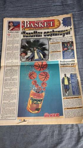 FANATİK BASKET HAFTALIK BASKETBOL GAZETESİ TURKISH NEWSPAPER - DOĞUM GÜNÜ HEDİYESİ  - TAM TAKIM EKSİKSİZ GAZETE 9-15- KASIM   - 2004  - 415 - AYDIN ÖRS İLE ONE ON ONE  - CUMHURBAŞKANLIĞI EFES'İN  - SEZONUN İLK KUPASI LACİVERT-BEYAZLILARIN OLDU  - KIZLARDA KUPA ERDEMİR'İN  - EFES PİLSEN, ÜLKER'İ BURUK BİR MÜCADELENİN ARDINDAN DEVİREREK KUPAYI MÜZESİNE GÖTÜRDÜ  - TÜRKİYE KUPASI'NDA FENERBAHÇE RÜZGARI  - TARAF OLMAK  - AVRUPA YOLCULUĞU BAŞLIYOR  - LİGİN EN GENÇ ANTRENÖRÜ OKAN ÇEVİK  - BÜYÜK HEDEF AVRUPA  - BANVİT GUARDINI YENİLEDİ  - TELEKOM'A YENİ GUARD  - KAMP DÖNEMİ BAŞLADI  - MEHMET OKUR UTAH JAZZ MEDYA GÜNÜNDE EN ÇOK İLGİ ÇEKEN İSİMDİ  - HİDAYET TÜRKOĞLU ORLANDO MAGIC KAMPIYLA BÜTÜNLEŞTİ  - WNBA'DE ŞAMPİYON SEATTLE STORM  - BETTY LENNOX EN DEĞERLİ OYUNCU SEÇİLDİ  - AYDIN ÖRS  - YILDIRIM DEMİRÖREN  - MEHMET ALİ ŞAHİN  - CEM ATABEYOĞLU  - MEHMET BATURALP  - ASIM  - JENSEN  - SUNDERS  - PHILLIPS  - ENGİN  - HAKAN KÖSEOĞLU  - BARIŞ ÖZCAN  - ROBERSON  - ESAT YILMAER  - JOHNSON  -