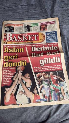 FANATİK BASKET HAFTALIK BASKETBOL GAZETESİ TURKISH NEWSPAPER - DOĞUM GÜNÜ HEDİYESİ  - TAM TAKIM EKSİKSİZ GAZETE 16-22 KASIM   - 2004  - 416 -  İKİMİZİN DE EKSİĞİ AYNI - EFESLİ SOLOMON, 'BENİM DE EKSİĞİM AYNEN EFES GİBİ EUROLEAGUE ŞAMPİYONLUĞU' DEDİ - DEMİREL BASINDAN DESTEK İSTEDİ - FEDERASYON BAŞKANI, 2010 OKREM BİR WOON MALEZYA TURU ÖNCESİNDE BASINDAN DESTEK DEDİ - İŞTE BU OLMADI! - EUROLEAGUE'E GALİBİYETLE BAŞLAYAN TEMSİLCİLERİMİZ, İKİNCİ MAÇLARINI HÜSRANLA KAPADI - ABDİ İPEKÇİ'DE PAU ORTHEZ'E YENİLEN ÜLKER BÜYÜK BİR ŞOK YAŞARKEN, EFES İTALYA'DA KAYIPLARDAYDI - SOLOMON TÜRKİYE'DE RÜYADA GİBİ - LİGDE DE DOLSA SÜPER OLURDU! - SOLOMON - DEMİREL - CEM ATABEYOĞLU - BİRCE BOZER - A. TUNCA - İSMET BADEM - DICKEL - ERDEMİR