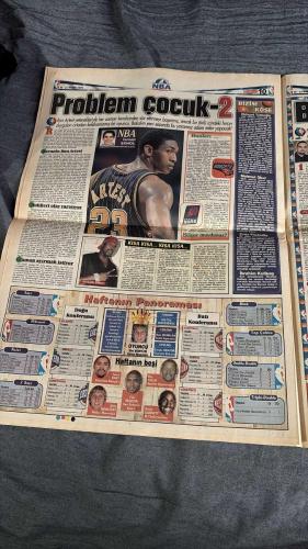 FANATİK BASKET HAFTALIK BASKETBOL GAZETESİ TURKISH NEWSPAPER - DOĞUM GÜNÜ HEDİYESİ  - TAM TAKIM EKSİKSİZ GAZETE 16-22 KASIM   - 2004  - 416 -  İKİMİZİN DE EKSİĞİ AYNI - EFESLİ SOLOMON, 'BENİM DE EKSİĞİM AYNEN EFES GİBİ EUROLEAGUE ŞAMPİYONLUĞU' DEDİ - DEMİREL BASINDAN DESTEK İSTEDİ - FEDERASYON BAŞKANI, 2010 OKREM BİR WOON MALEZYA TURU ÖNCESİNDE BASINDAN DESTEK DEDİ - İŞTE BU OLMADI! - EUROLEAGUE'E GALİBİYETLE BAŞLAYAN TEMSİLCİLERİMİZ, İKİNCİ MAÇLARINI HÜSRANLA KAPADI - ABDİ İPEKÇİ'DE PAU ORTHEZ'E YENİLEN ÜLKER BÜYÜK BİR ŞOK YAŞARKEN, EFES İTALYA'DA KAYIPLARDAYDI - SOLOMON TÜRKİYE'DE RÜYADA GİBİ - LİGDE DE DOLSA SÜPER OLURDU! - SOLOMON - DEMİREL - CEM ATABEYOĞLU - BİRCE BOZER - A. TUNCA - İSMET BADEM - DICKEL - ERDEMİR