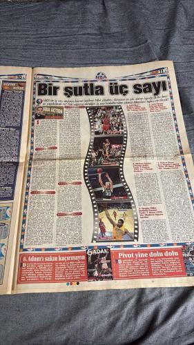 FANATİK BASKET HAFTALIK BASKETBOL GAZETESİ TURKISH NEWSPAPER - DOĞUM GÜNÜ HEDİYESİ  - TAM TAKIM EKSİKSİZ GAZETE 16-22 KASIM   - 2004  - 416 -  İKİMİZİN DE EKSİĞİ AYNI - EFESLİ SOLOMON, 'BENİM DE EKSİĞİM AYNEN EFES GİBİ EUROLEAGUE ŞAMPİYONLUĞU' DEDİ - DEMİREL BASINDAN DESTEK İSTEDİ - FEDERASYON BAŞKANI, 2010 OKREM BİR WOON MALEZYA TURU ÖNCESİNDE BASINDAN DESTEK DEDİ - İŞTE BU OLMADI! - EUROLEAGUE'E GALİBİYETLE BAŞLAYAN TEMSİLCİLERİMİZ, İKİNCİ MAÇLARINI HÜSRANLA KAPADI - ABDİ İPEKÇİ'DE PAU ORTHEZ'E YENİLEN ÜLKER BÜYÜK BİR ŞOK YAŞARKEN, EFES İTALYA'DA KAYIPLARDAYDI - SOLOMON TÜRKİYE'DE RÜYADA GİBİ - LİGDE DE DOLSA SÜPER OLURDU! - SOLOMON - DEMİREL - CEM ATABEYOĞLU - BİRCE BOZER - A. TUNCA - İSMET BADEM - DICKEL - ERDEMİR