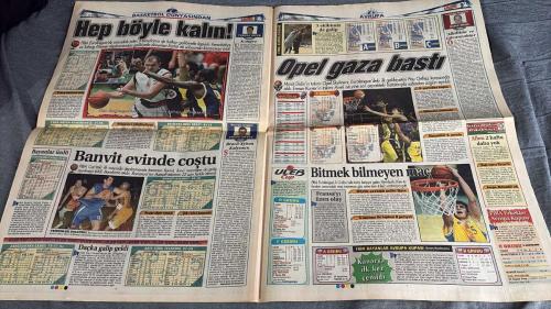 FANATİK BASKET HAFTALIK BASKETBOL GAZETESİ TURKISH NEWSPAPER - DOĞUM GÜNÜ HEDİYESİ  - TAM TAKIM EKSİKSİZ GAZETE 23-29 KASIM   - 2004  - 417 -  MÜJDEEE! MAÇLAR ATV'DE - EFSANELER GERİ DÖNDÜ - BAYANLARDA DA DERBİ FENER'İN - FANATİK BASKET - ÇOK BÜYÜKSÜN - BİR AYDIN ÖRS KLASİĞİ - SAN-LACİVERT ŞÖLEN - TÜRK TELEKOM'UN PROBLEMİ SAVUNMA - SALYERS VE VARDA - BEŞİKTAŞ MERAPU KRİZİ GEÇİRDİ - CHARLES KALP - BANVİT'E YENİ YABANCI - SEVİNMEYİ HAKETTİLER - SÜPER SALYERS - EL AMIN YETMEDİ - MÜCADELE SÜPERDİ - KRİTİK HAMLE - ADLARINA YAKIŞTI - 'HAZIR DEĞİLDİK' - EKRANLARDA BASKETBOL - ÇARLİ'NİN GÖR DEDİĞİ - JBL PANORAMAS EN İYİ TAKIM - BASKETBOLDA İLKLERİN HAFTASI - MURAT AKBAŞ - AYDIN ÖRS - MRSIÇ - ÖMER - CEM ATAREYOĞLU - SALYERS - MRSIC - MEHMET BATURALP - ÜMİT AVCI - VARDA - CHARLES - MURATCAN - MARİUS JUMALUS - MARC SALYERS - EL AMIN - İHSAN BAYÜLKEN - L. MEHMET PALABIYIK - ERDENAY - PERER - ONAN - BRİAN BODDICKER - STRULLE CHANLAR - TAGAY - KHADİJAN - DİLEK - AYDIN DOĞAN - HANZADE DOĞAN -